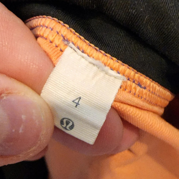 Lululemon Speed Short in Paint Storm Harbor Blue Multi / Black. Size 4 - Picture 9 of 16